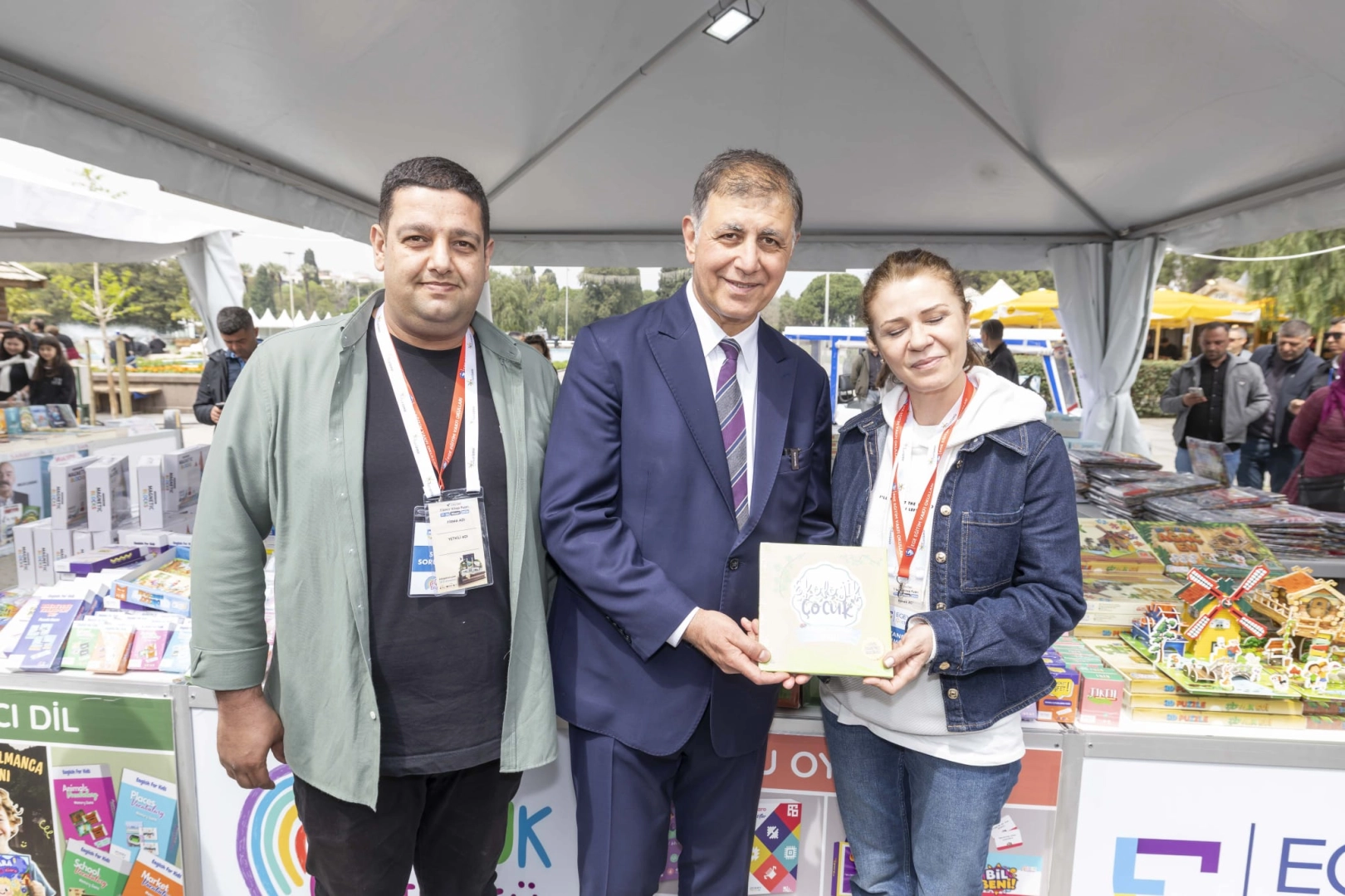 İzmir baharı kitapla karşılıyor 