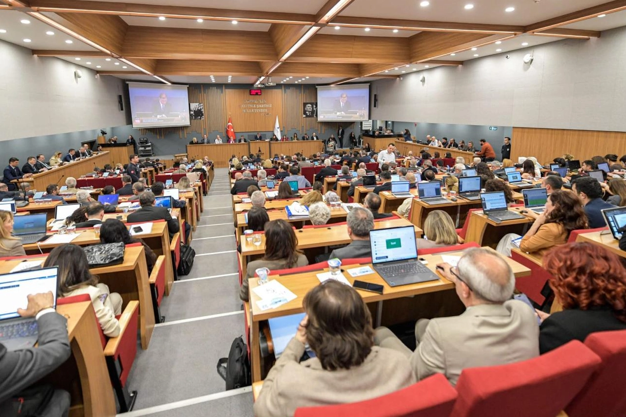 İzmir Büyükşehir ve ESHOT 2025 faaliyet raporu kabul edildi 