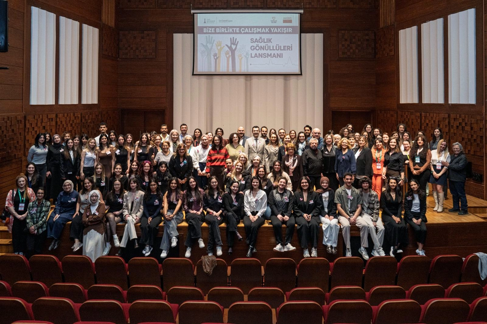 İzmir’in gönüllü sağlıkçıları sahaya iniyor 
