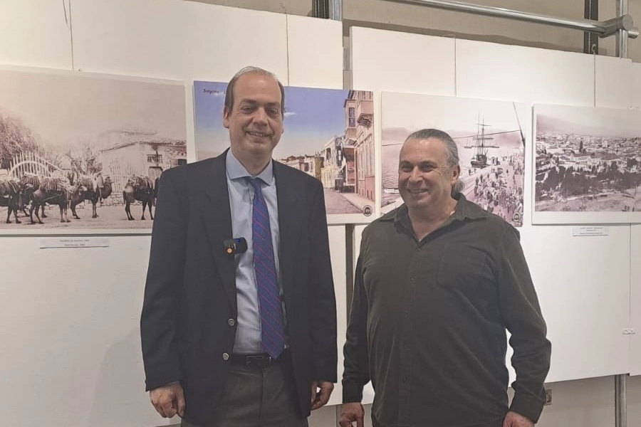 İzmirli koleksiyoner Mert Rüstem'den Yunanistan'da dördüncü sergi Atina'da 