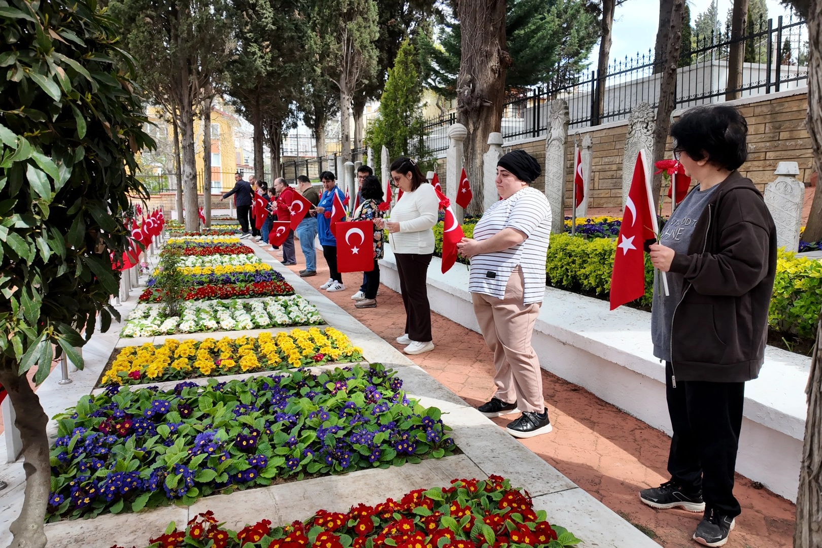 Kocaeli'de Goncalı bireylerden şehitlere vefa ziyareti 