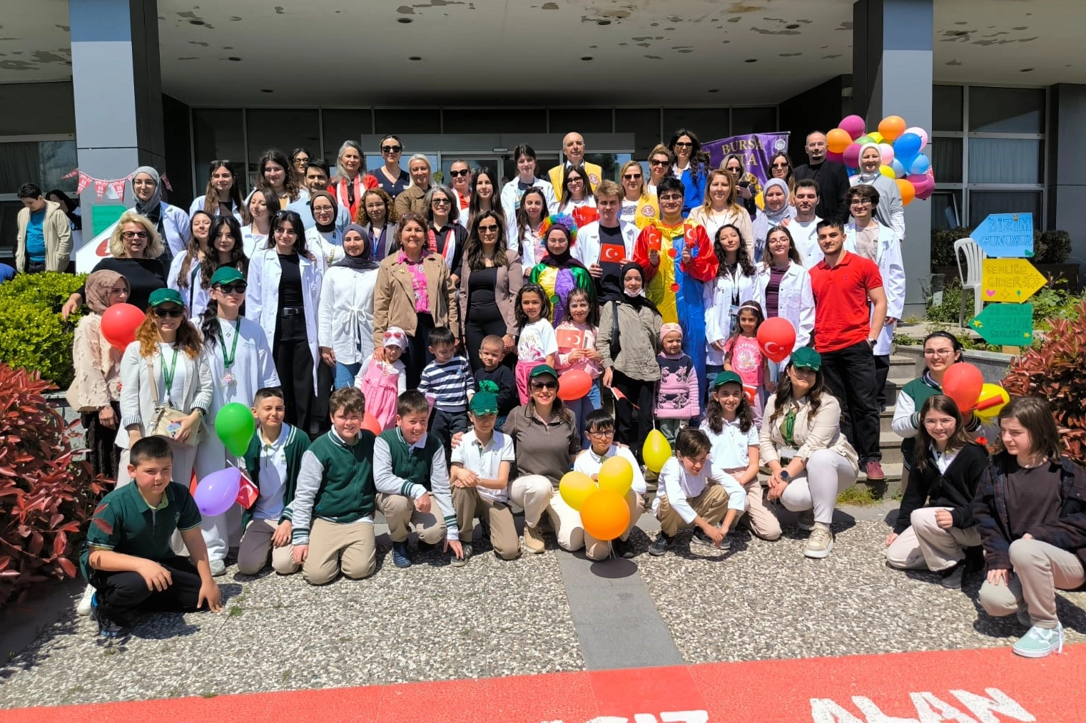 Bursa’da tedavi gören çocuklara 23 Nisan coşkusu 