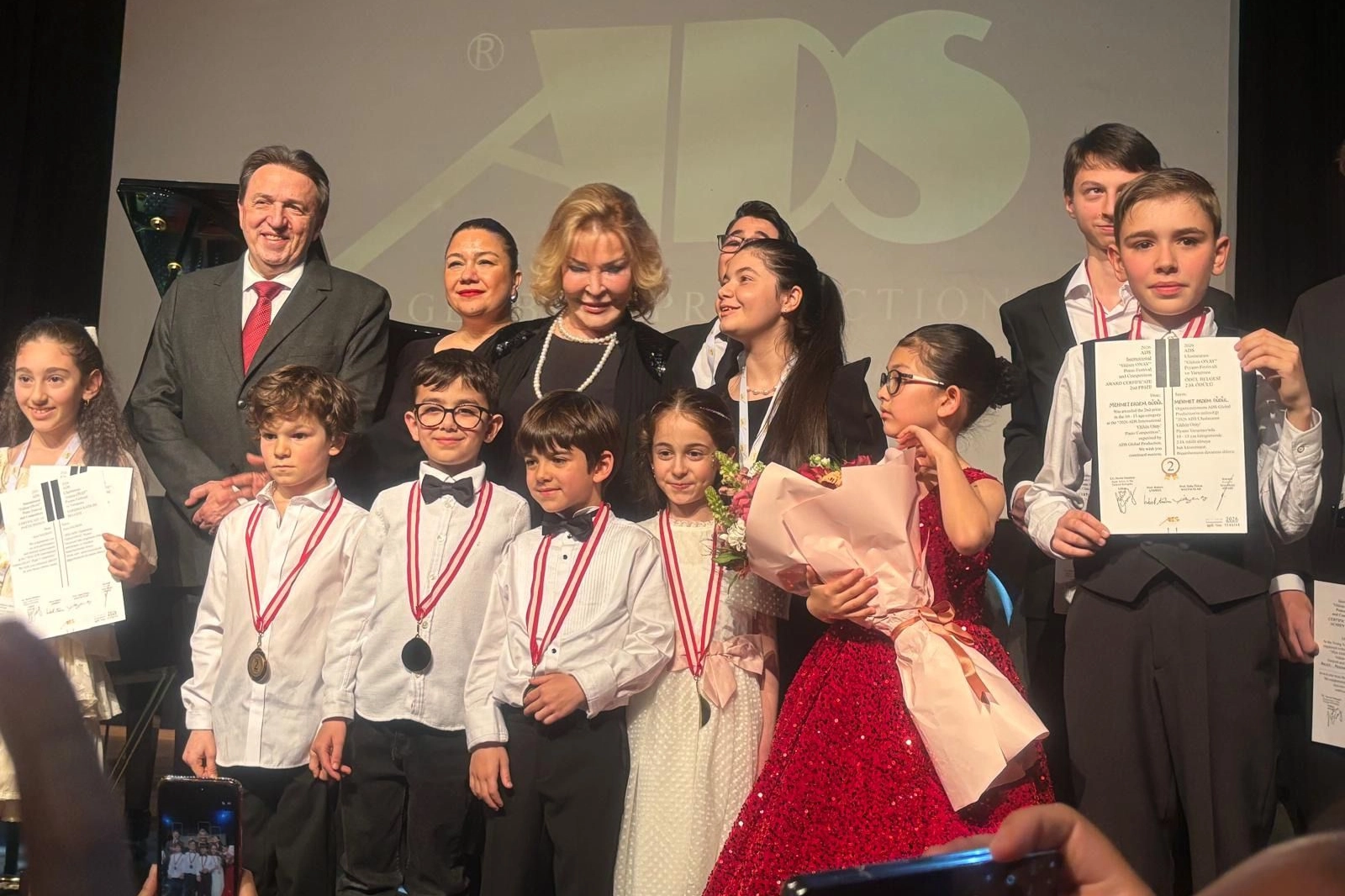 Genç yeteneklerin yıldızı İzmir’de parladı 