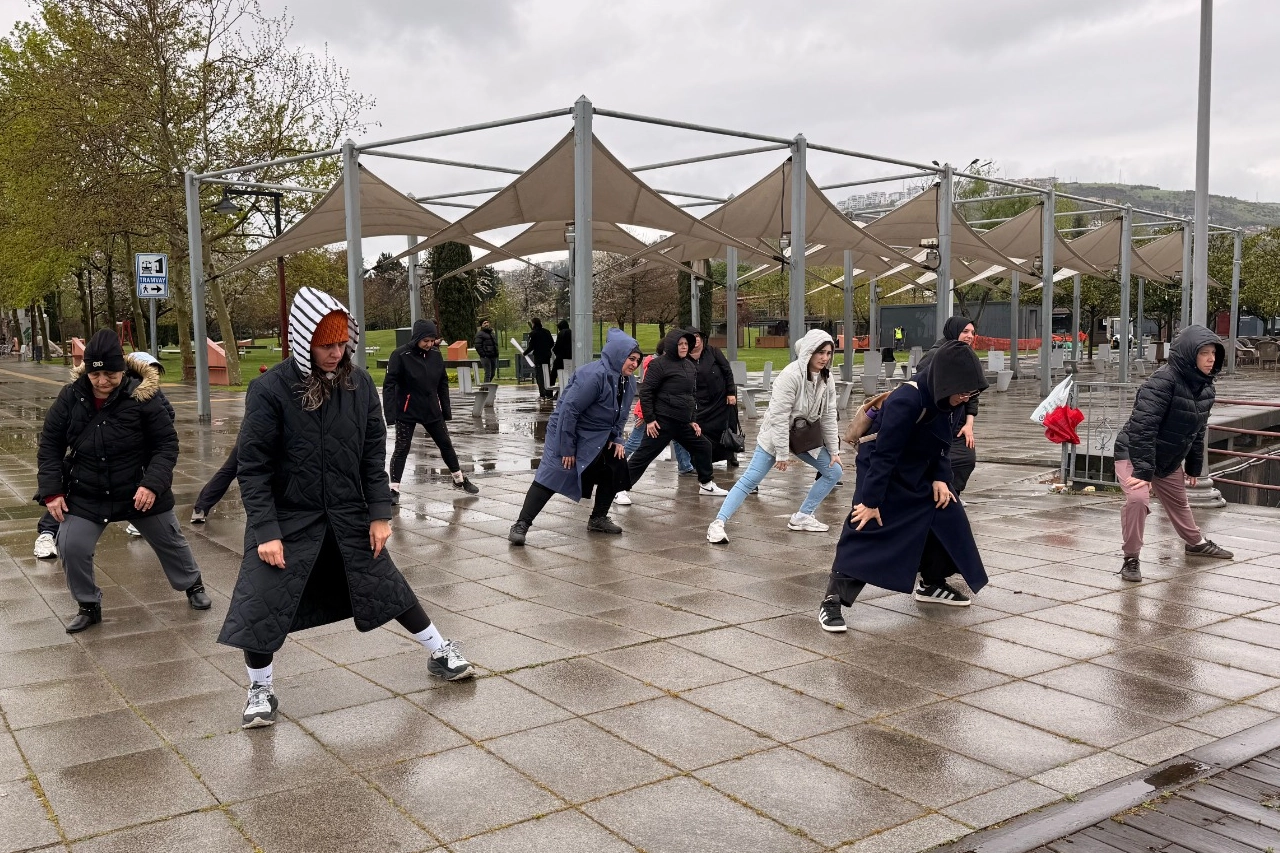 İzmit’te bayram coşkusu sağlıklı adımlarla başladı 