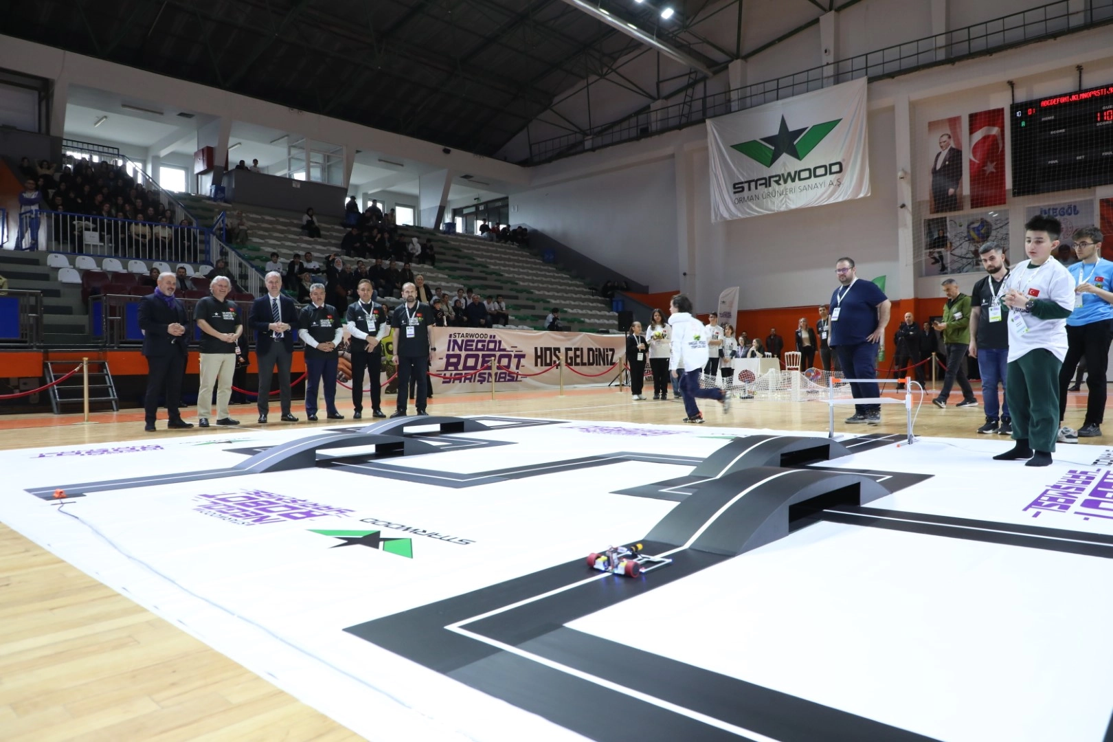 Bursa İnegöl’ün mucitleri robotlarını yarıştırdı 