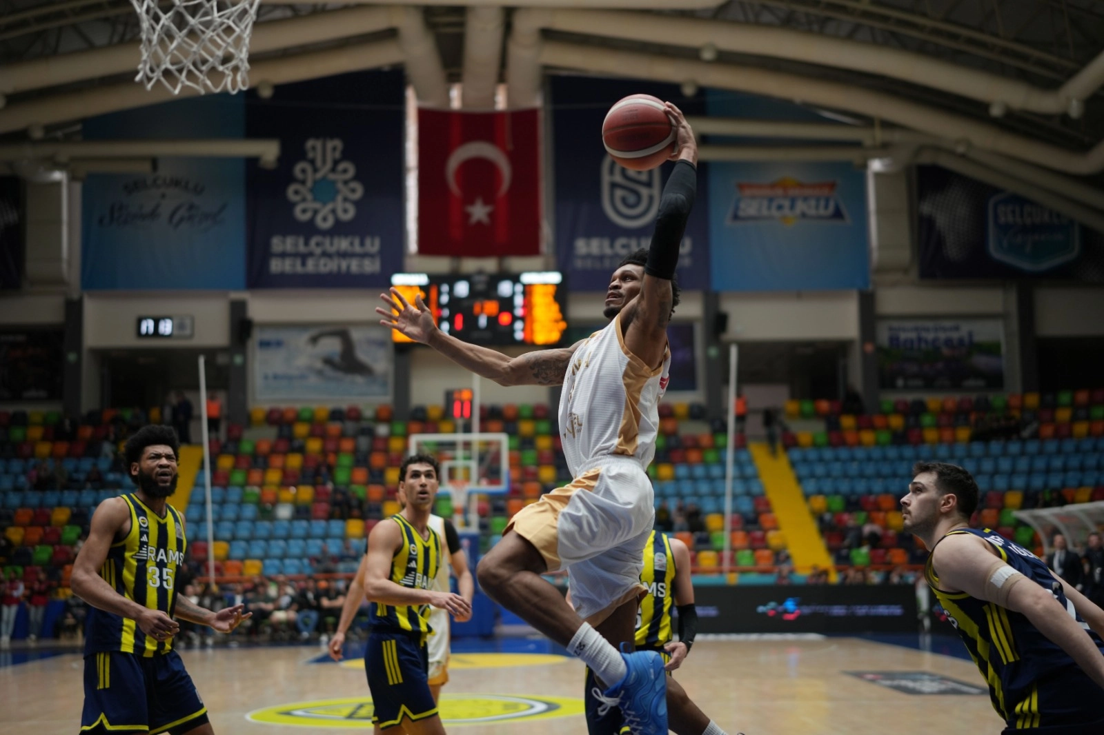 Konya Büyükşehir Play-Off’a galibiyetle başladı 