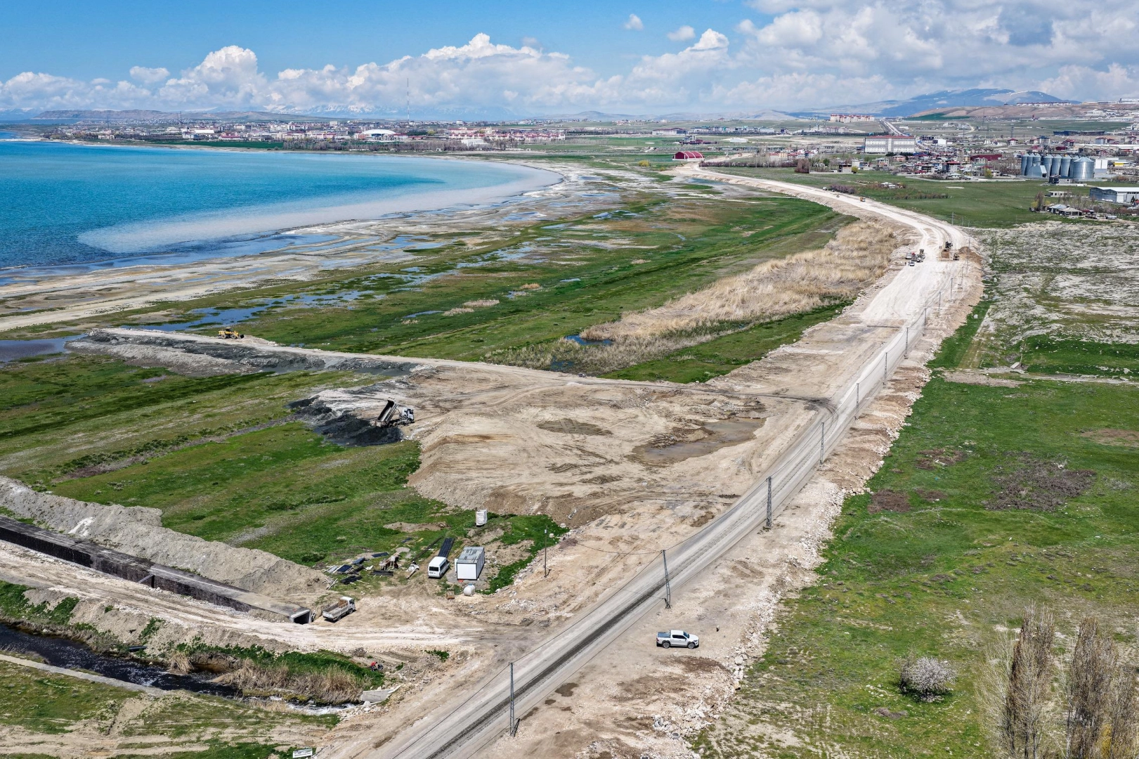 Van Gölü Sahil Yolu’nun son etabında çalışmalar sürüyor 