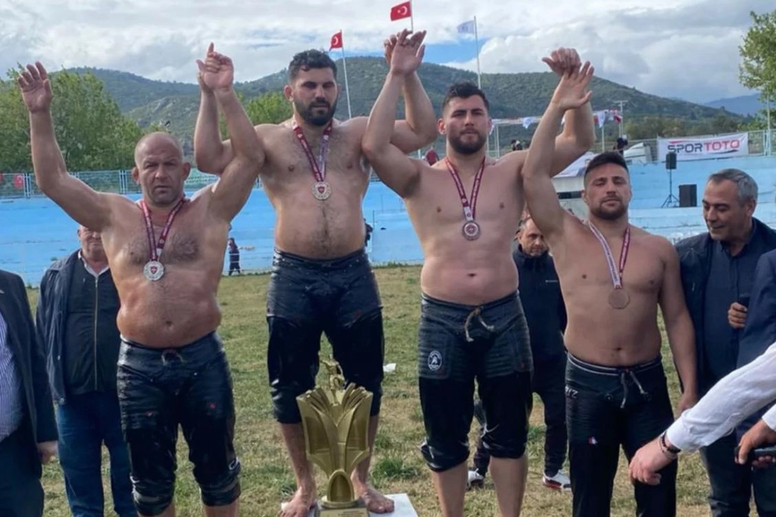 Kağıtspor'un her branşta gücü ortada 