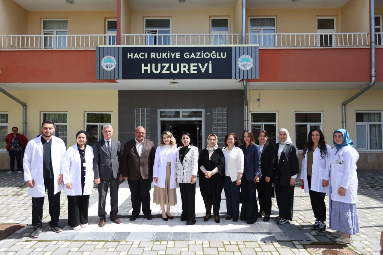 Kayseri protokolünün eşlerinden anlamlı ziyaret 