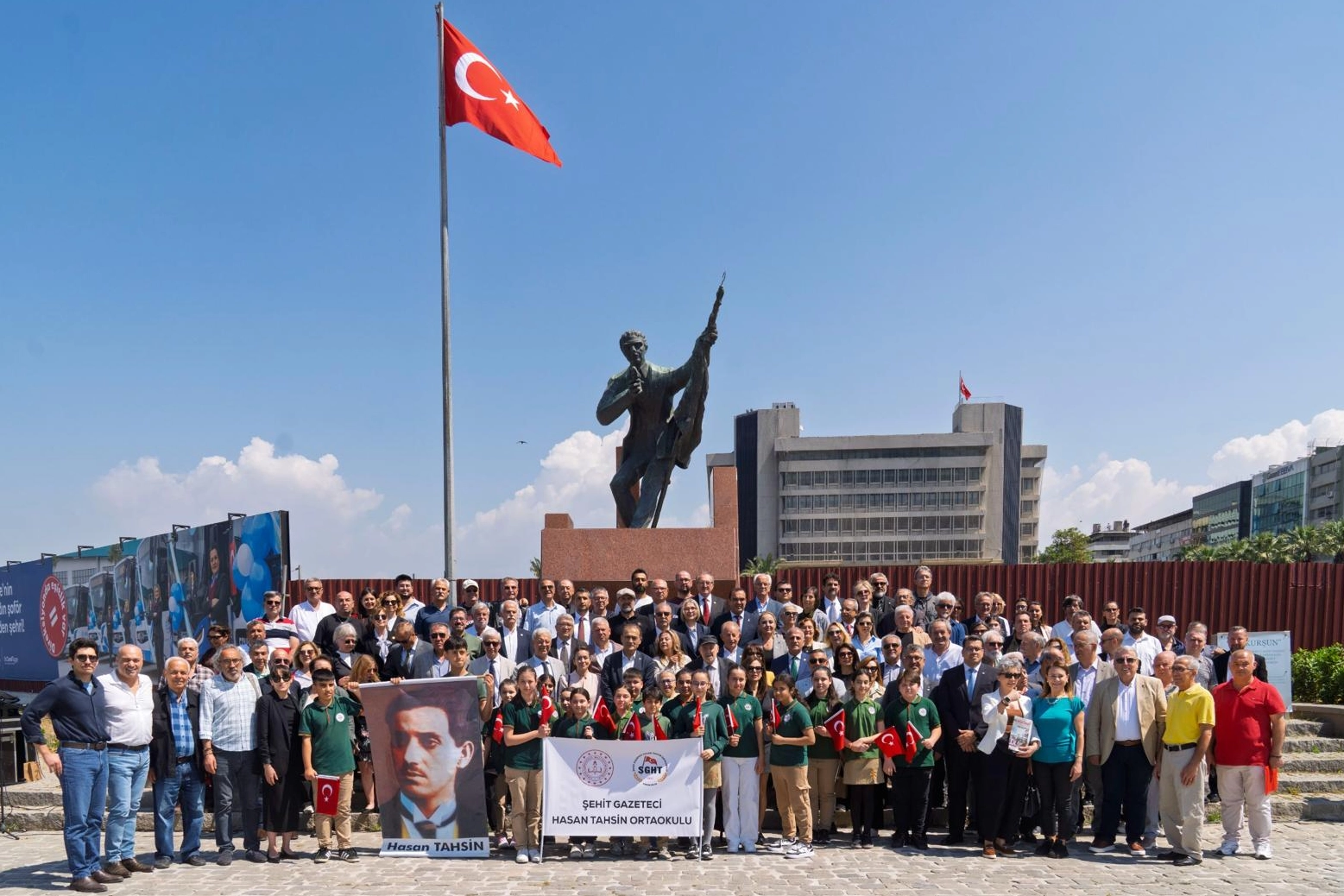 İzmir'de Hasan Tahsin, İlk Kurşun Anıtı’nda anıldı 