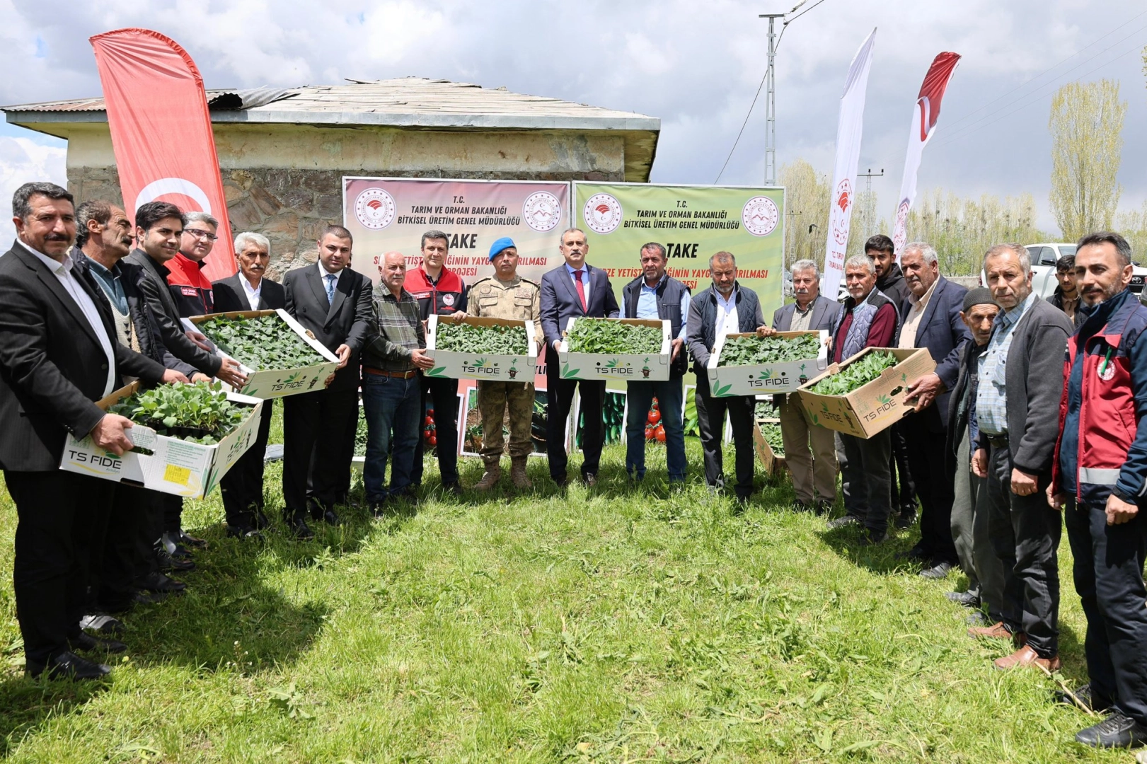 Ağrı Valiliği’nden Aşkale'ye 100 bin fide desteği 