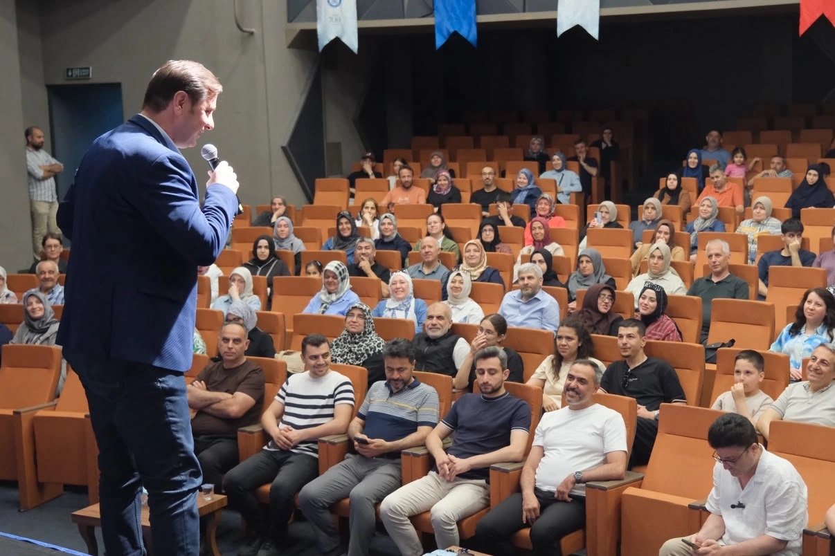 Bursa Yıldırım'da ‘Dijital Çağda Ebeveyn Olmak’ söyleşisi 