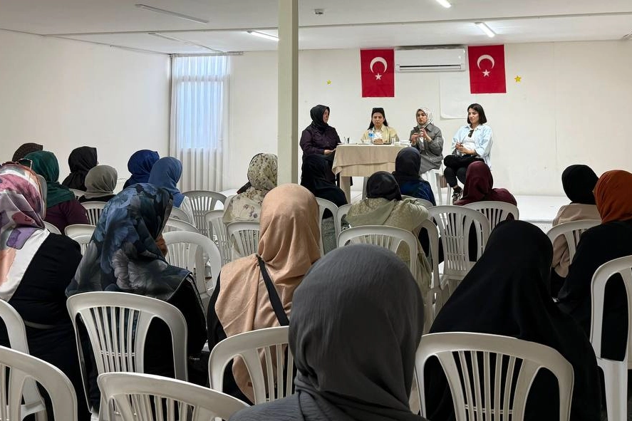 Sakarya Akyazı’da kadınlara rehberlik eden buluşma 