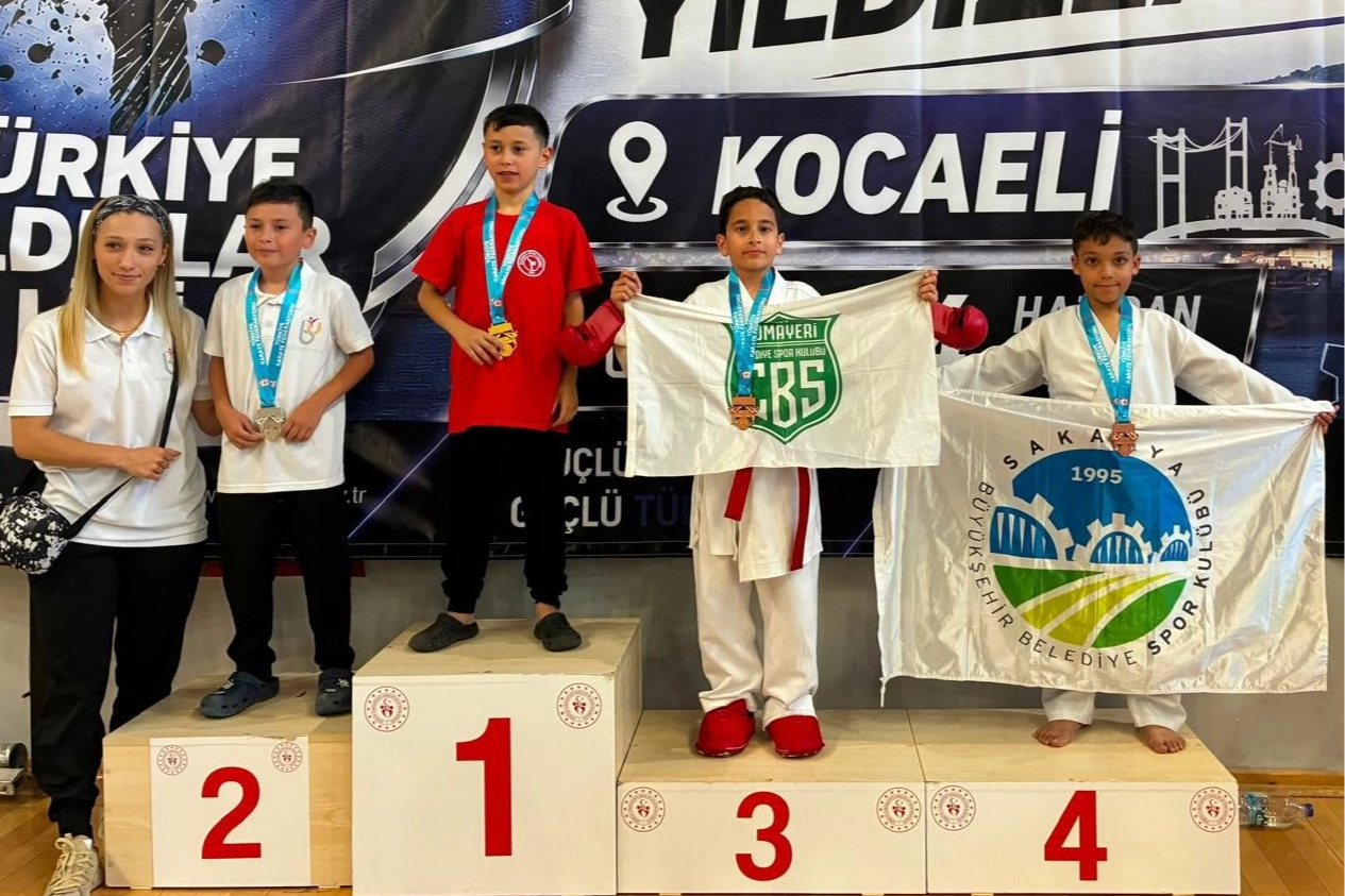 Sakarya'nın minik yıldızları Kocaeli’den 19 madalya ile döndü 