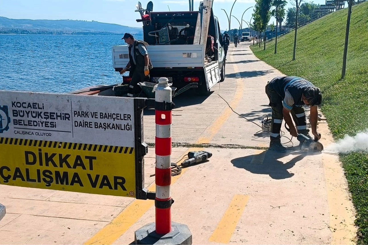 Kocaeli Büyükşehir bakım onarımı Değirmendere'de sürdürüyor 