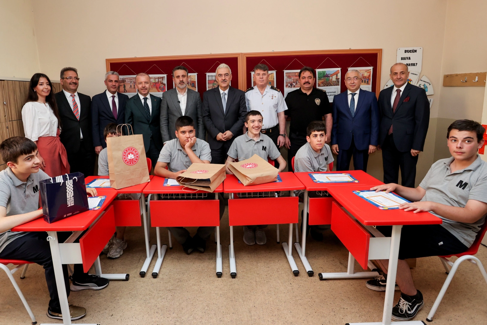Bursa’da 615 bin 880 öğrenci karne heyecanı yaşadı 