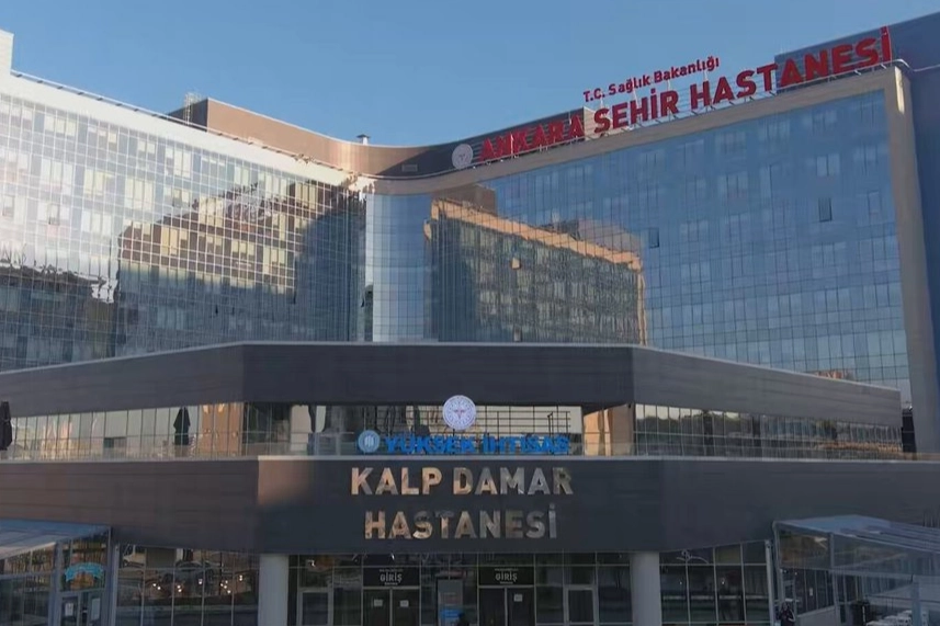 Türkiye’nin ilk yerli kalp-akciğer makinesiyle ilk ameliyat başarıyla gerçekleştirildi 