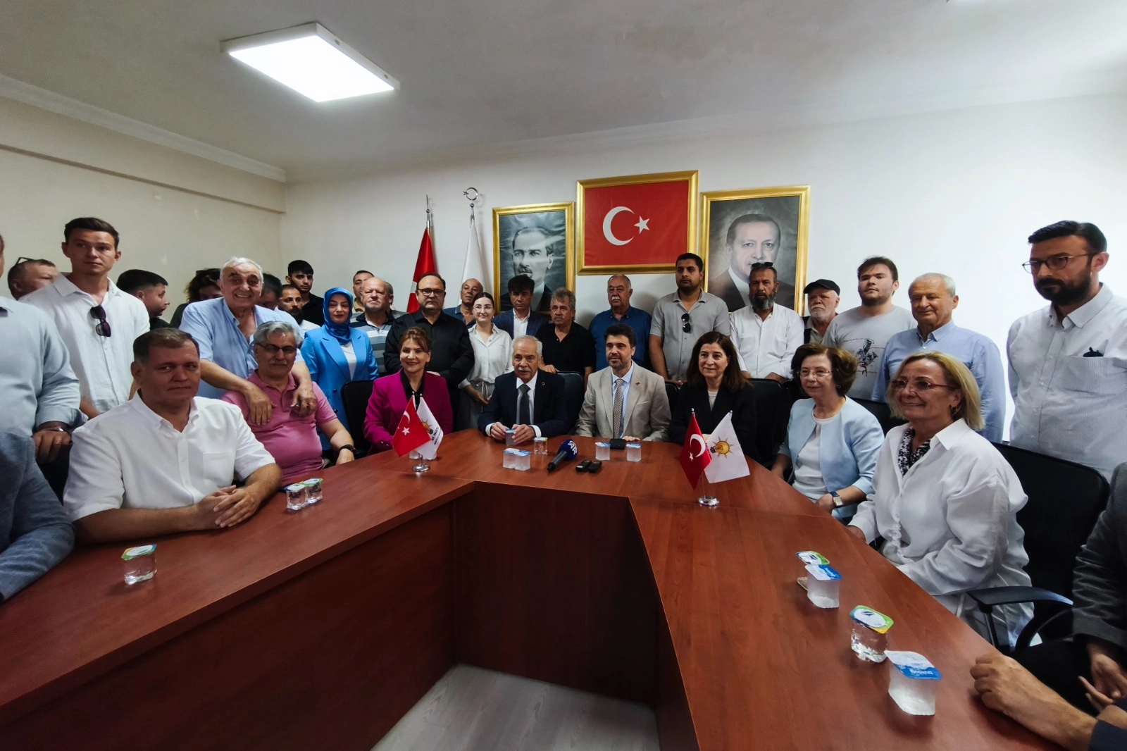 AK Parti'ye katılan Başkan Özcan: Geçişimizin bedeli Keşan'a hizmet olsun 