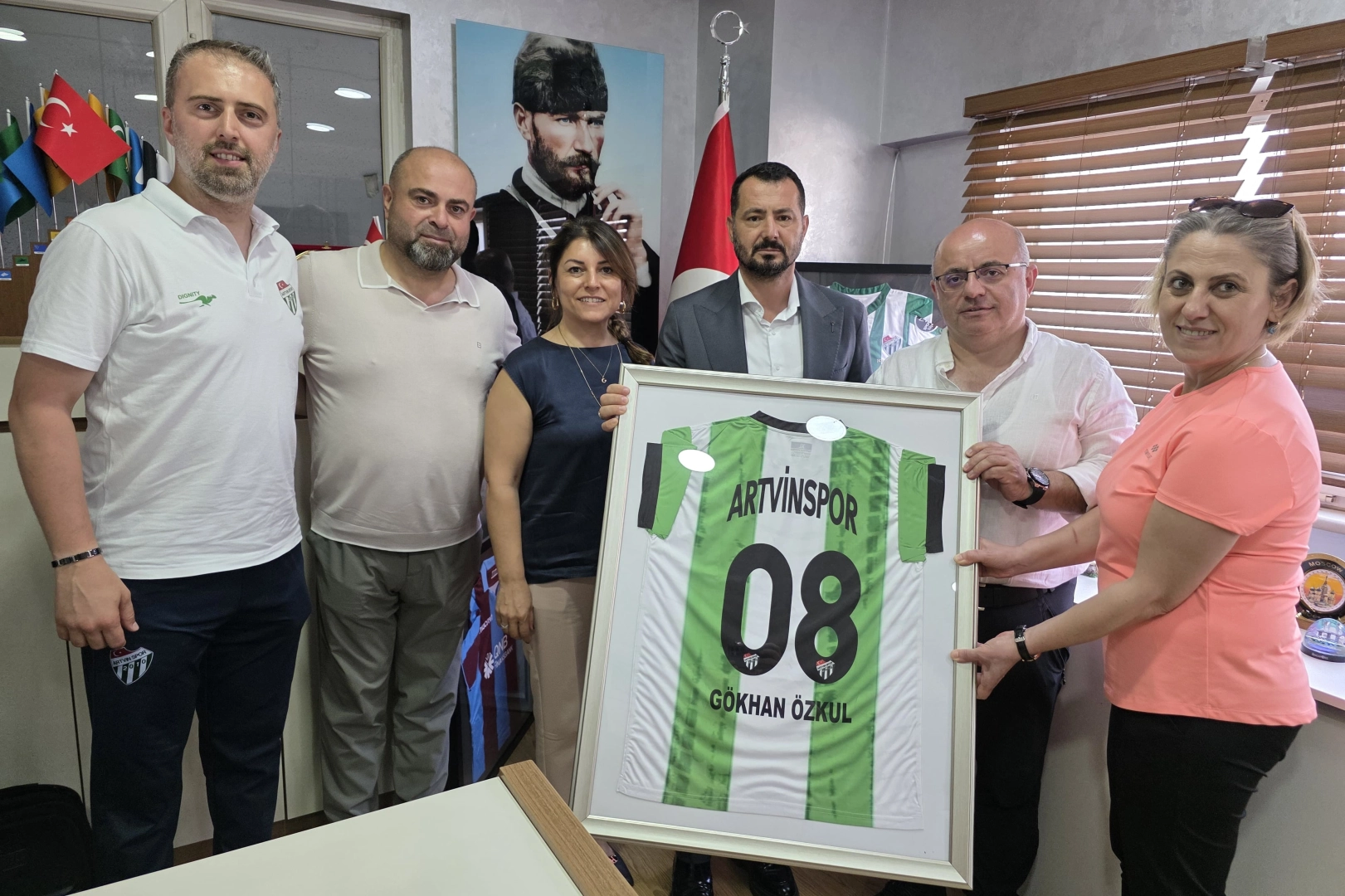 Artvinspor'un kadın voleybol takımına Bursa'dan sponsorluk desteği 