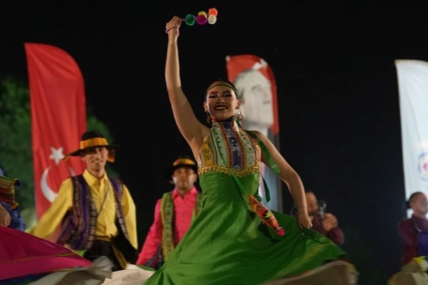 Denizli’de Uluslararası Halk Dansları Festivali coşkusu 