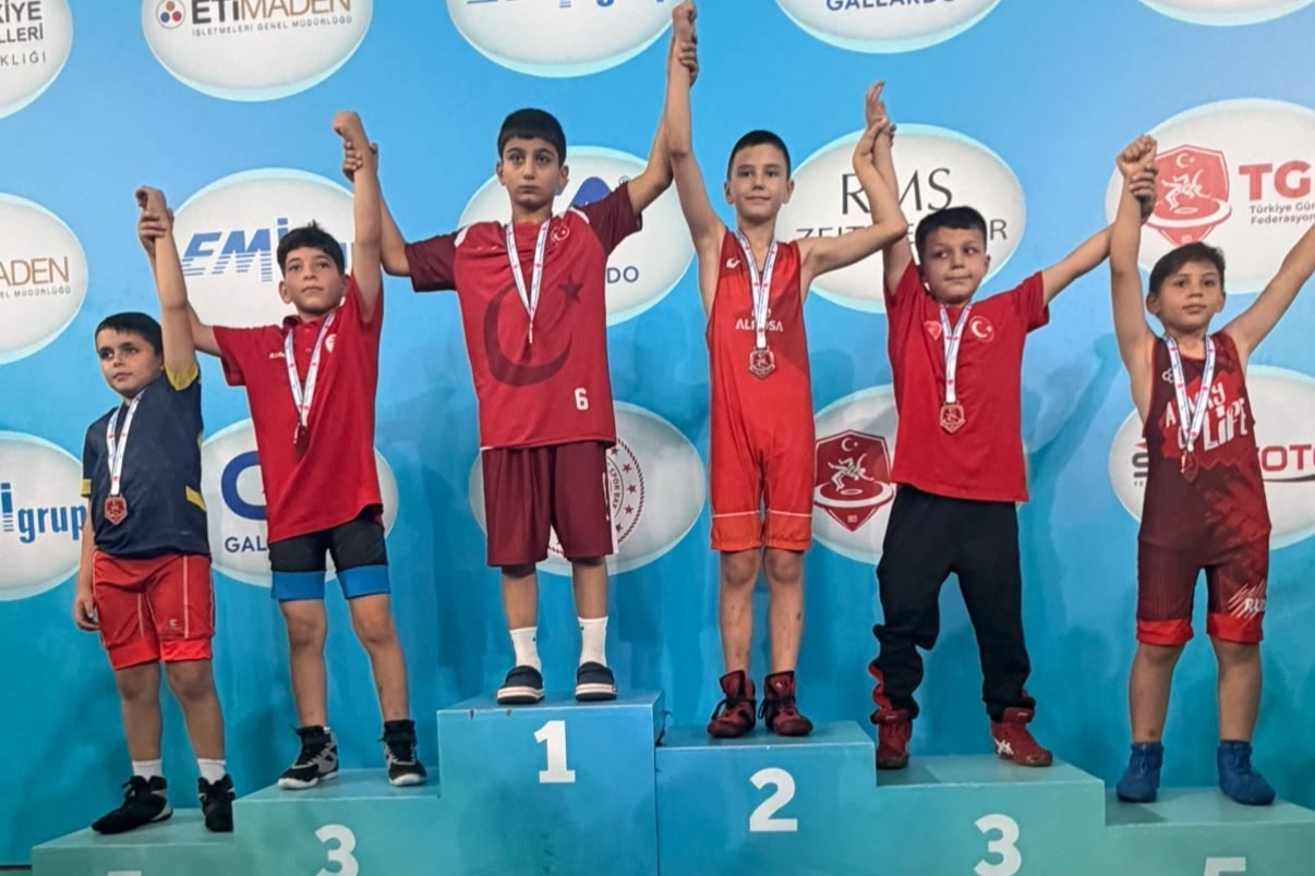 Osmangazi Belediyespor uluslararası turnuvada 5 madalya kazandı