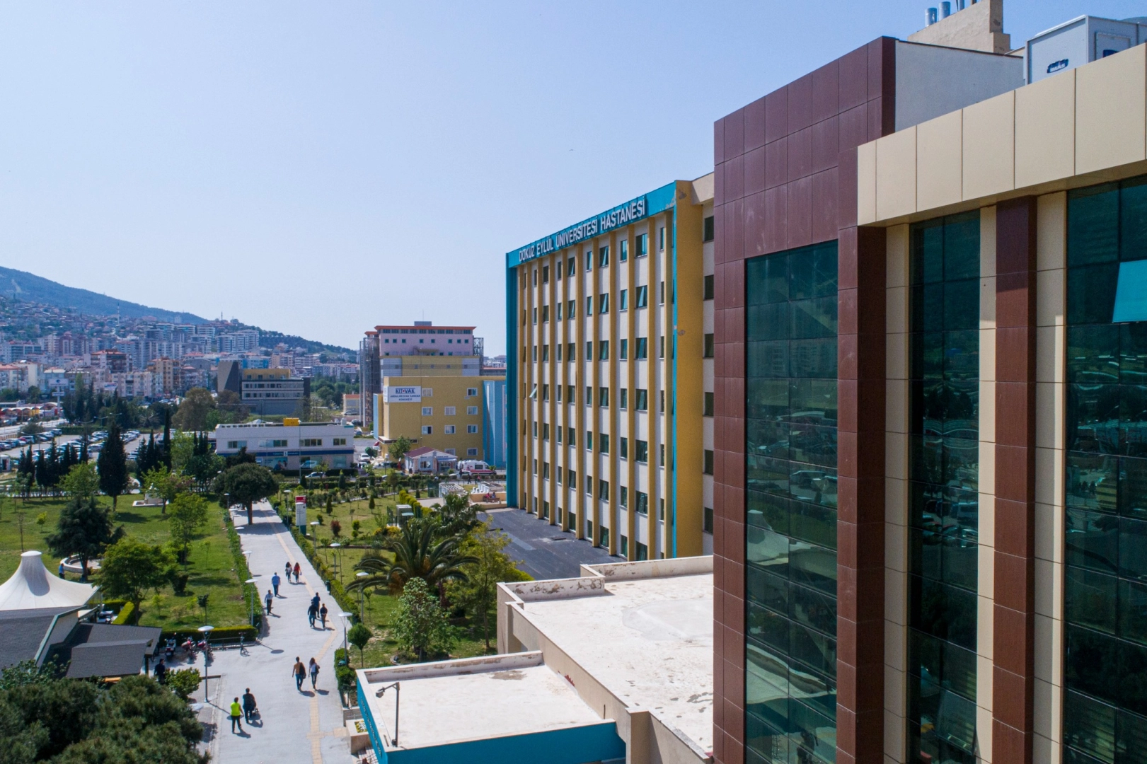 Dokuz Eylül nitelikli hekim kadrosunu güçlendirdi 