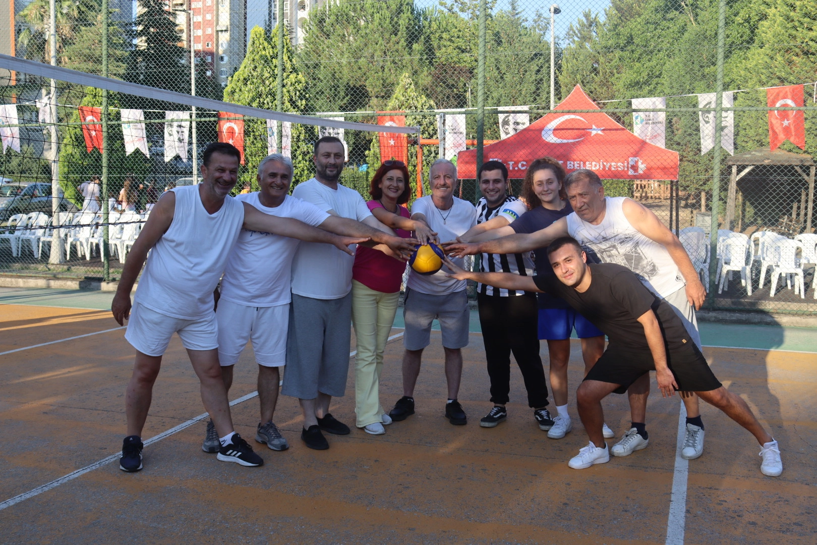 İzmit'te voleybol coşkusu yaşanıyor 