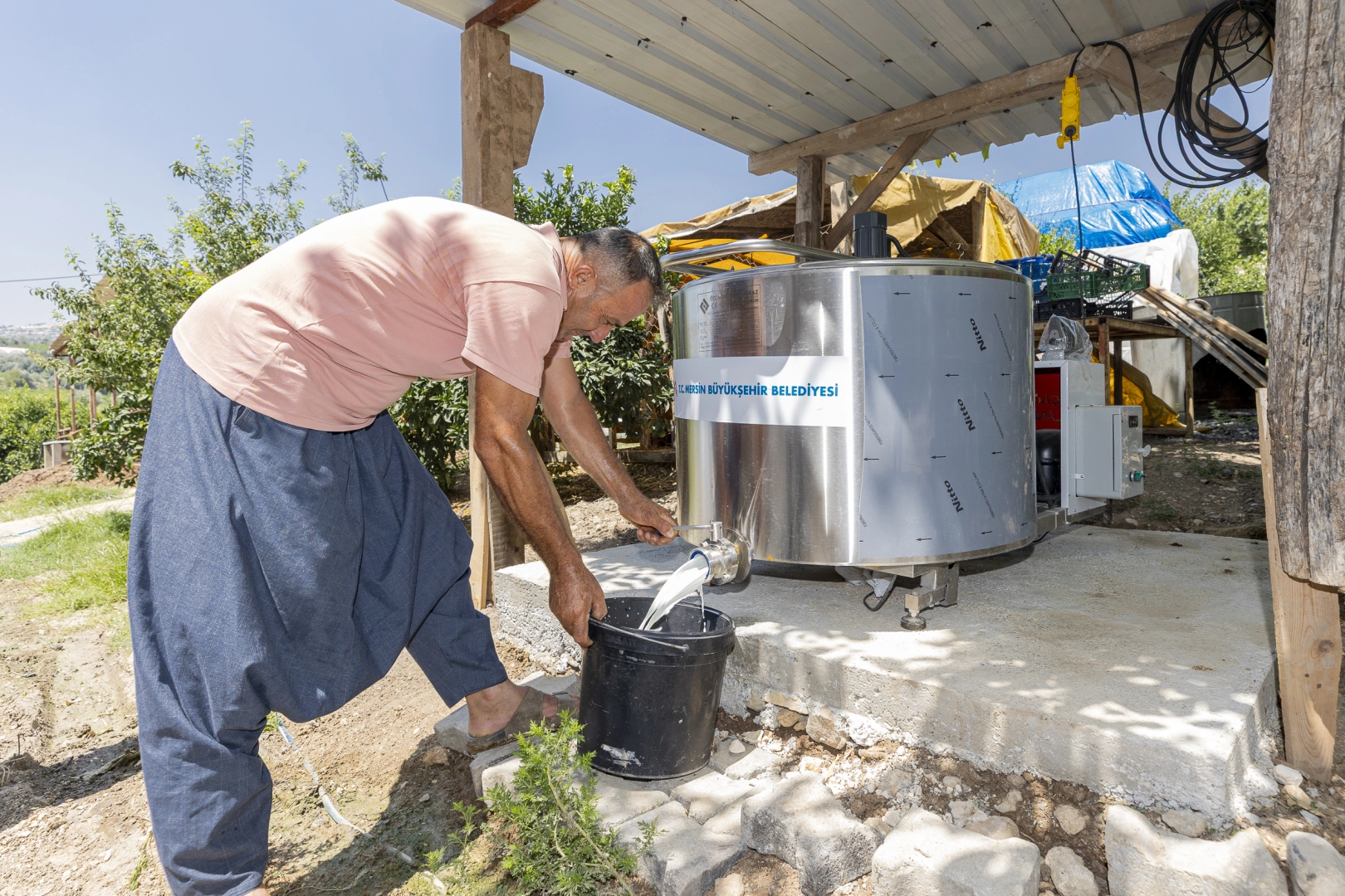 Mersin’de üreticiye süt soğutma tankı desteği 
