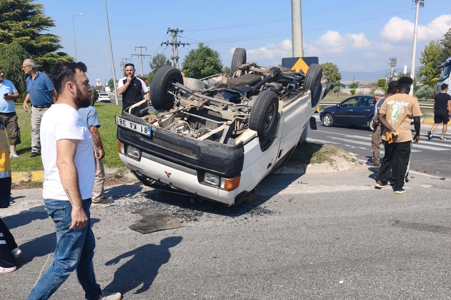D-100 Karayolu Hal Kavşağı'nda kaza: 2 yaralı 