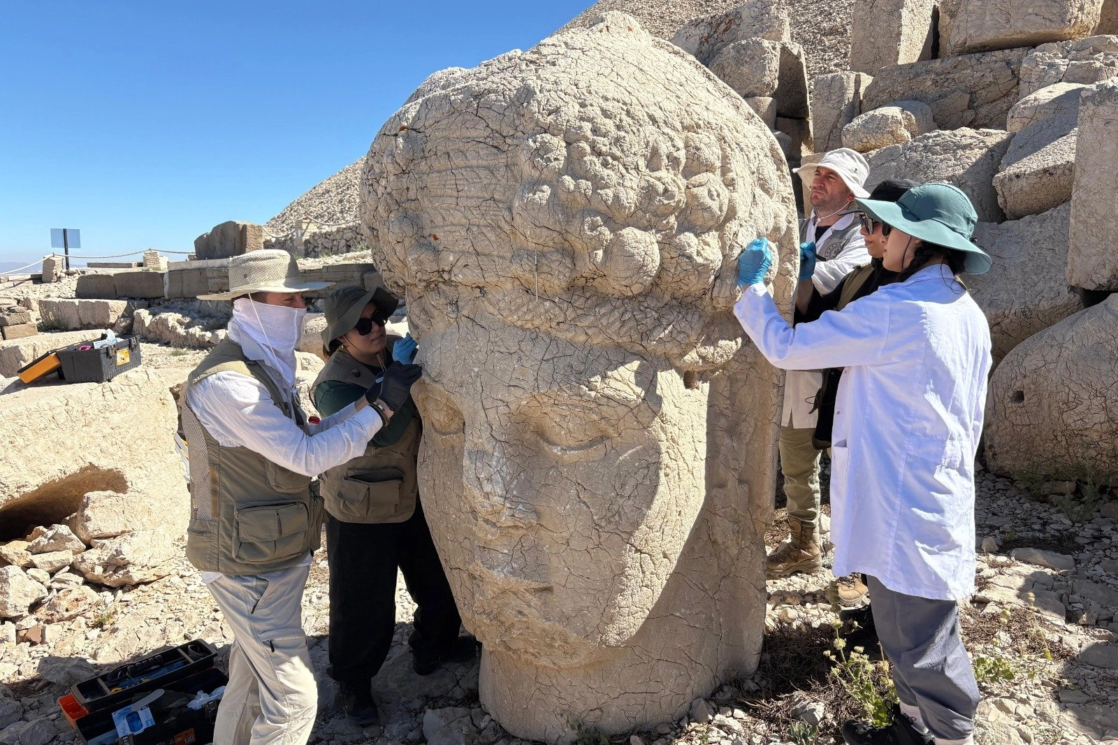 Nemrut Dağı’nda kapsamlı koruma... Heykeller nanoteknolojiyle güçlendiriliyor 