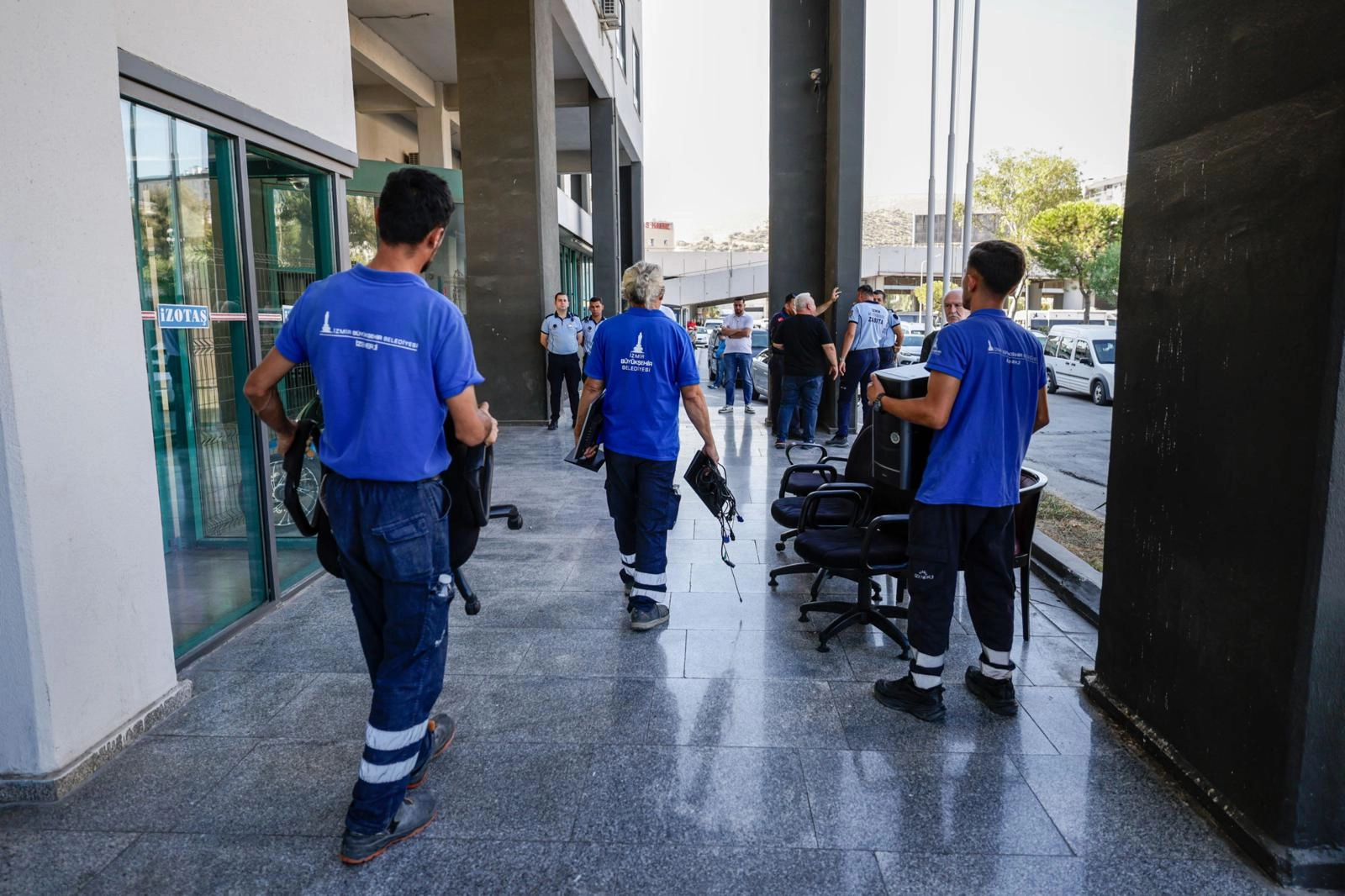 İzmir Otogarı’nda kamu alacakları tahsil ediliyor 