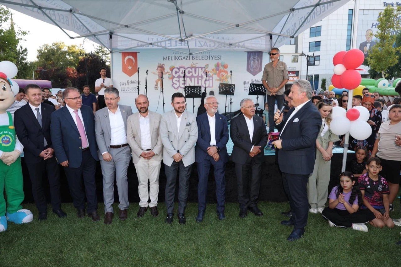 Kayseri Melikgazi'nin şenliğinde çocuklar doyasıyla eğlendi 