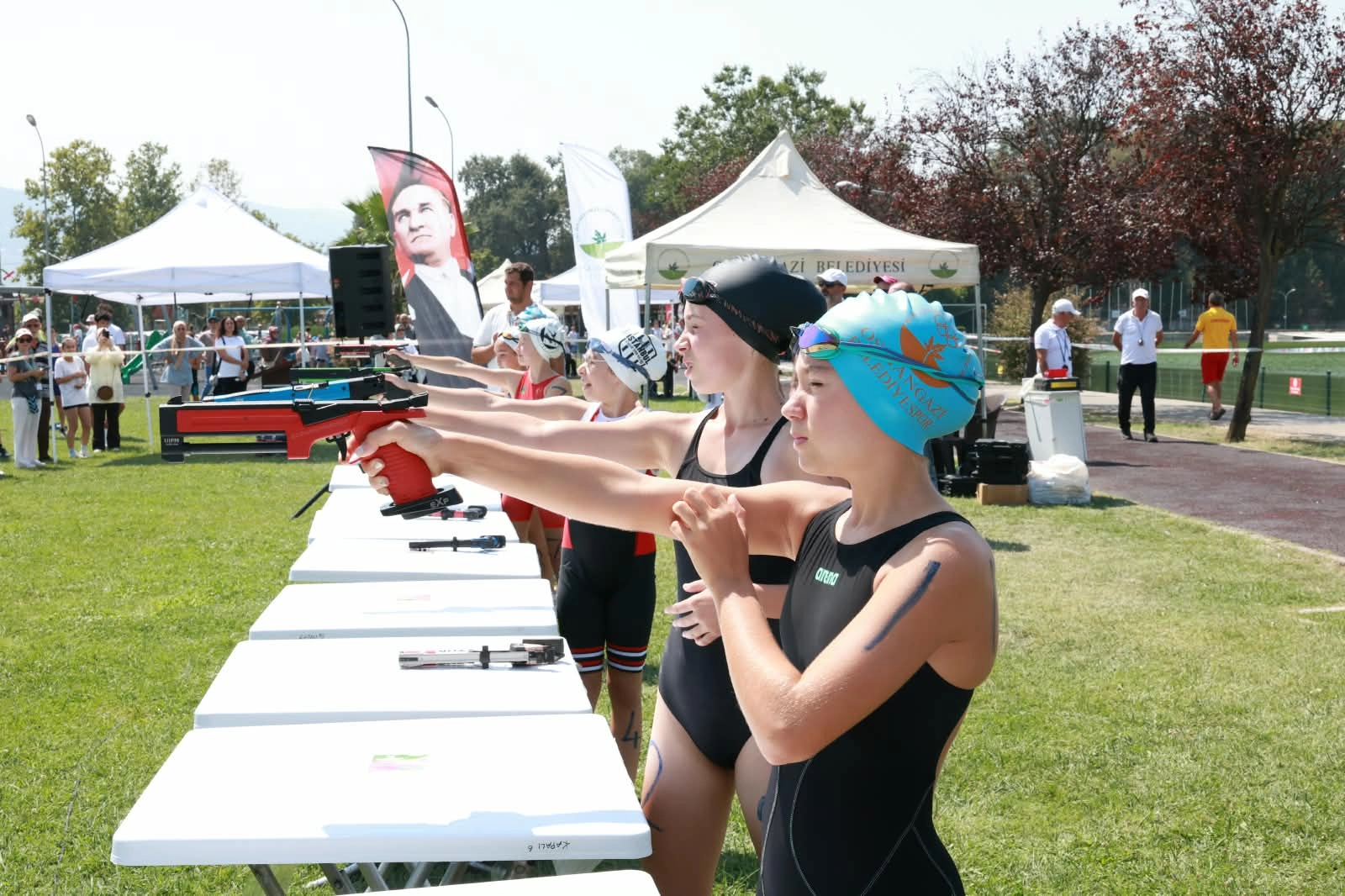 Triathle yarışları Bursa Osmangazi’de nefes kesti 