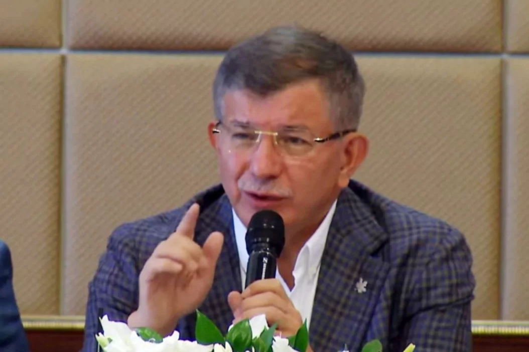 Davutoğlu hakkında 'Cumhurbaşkanına hakaret' iddiasıyla soruşturma 