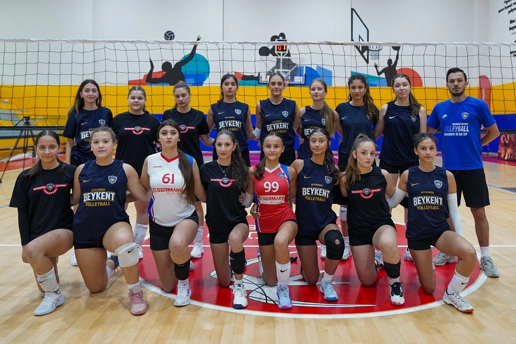 Beylikdüzü'nde genç voleybolcular ter döktü 