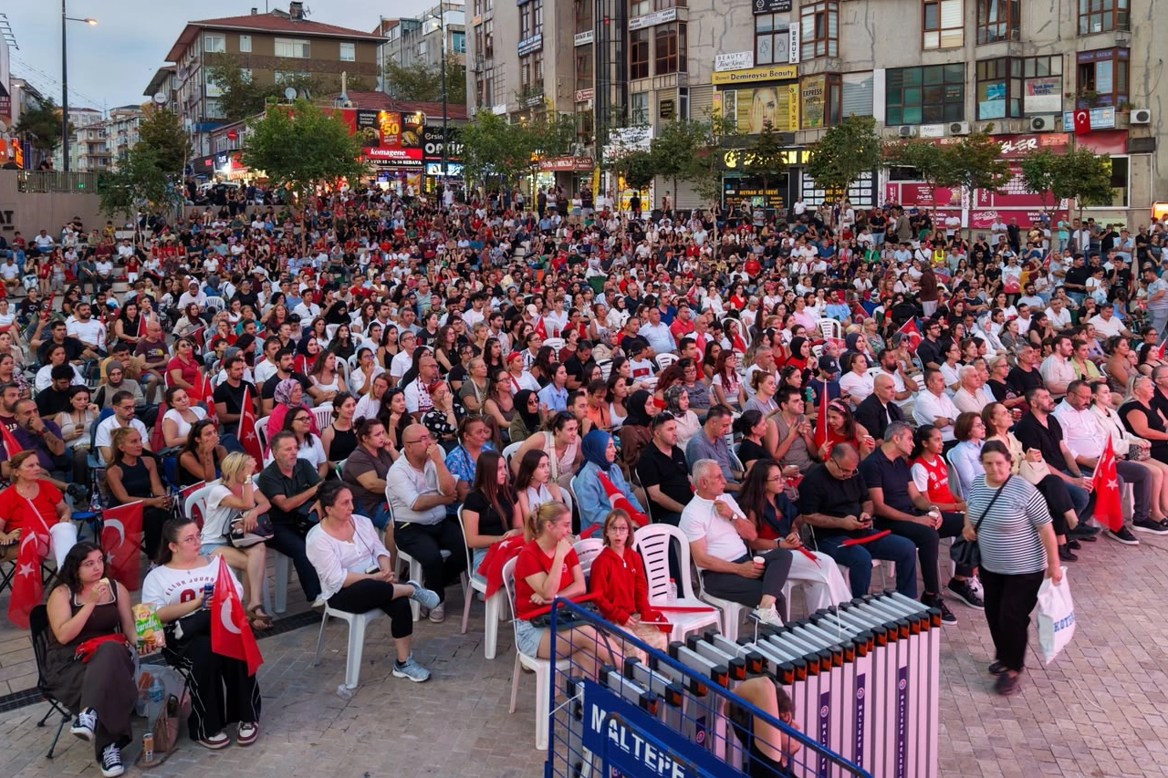 Filenin Sultanları’nın Avrupa Şampiyonluğu Maltepe’de dev ekranda kutlandı 