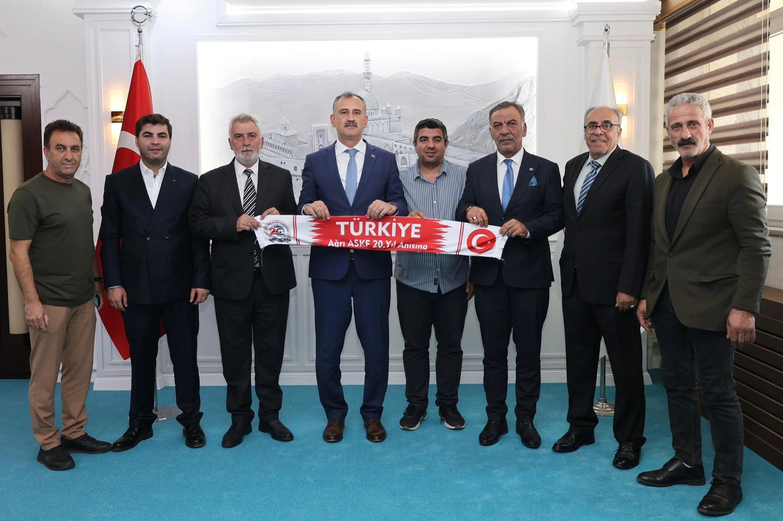 Ağrı'da Vali Bozkurt amatör sporun taleplerini dinledi 