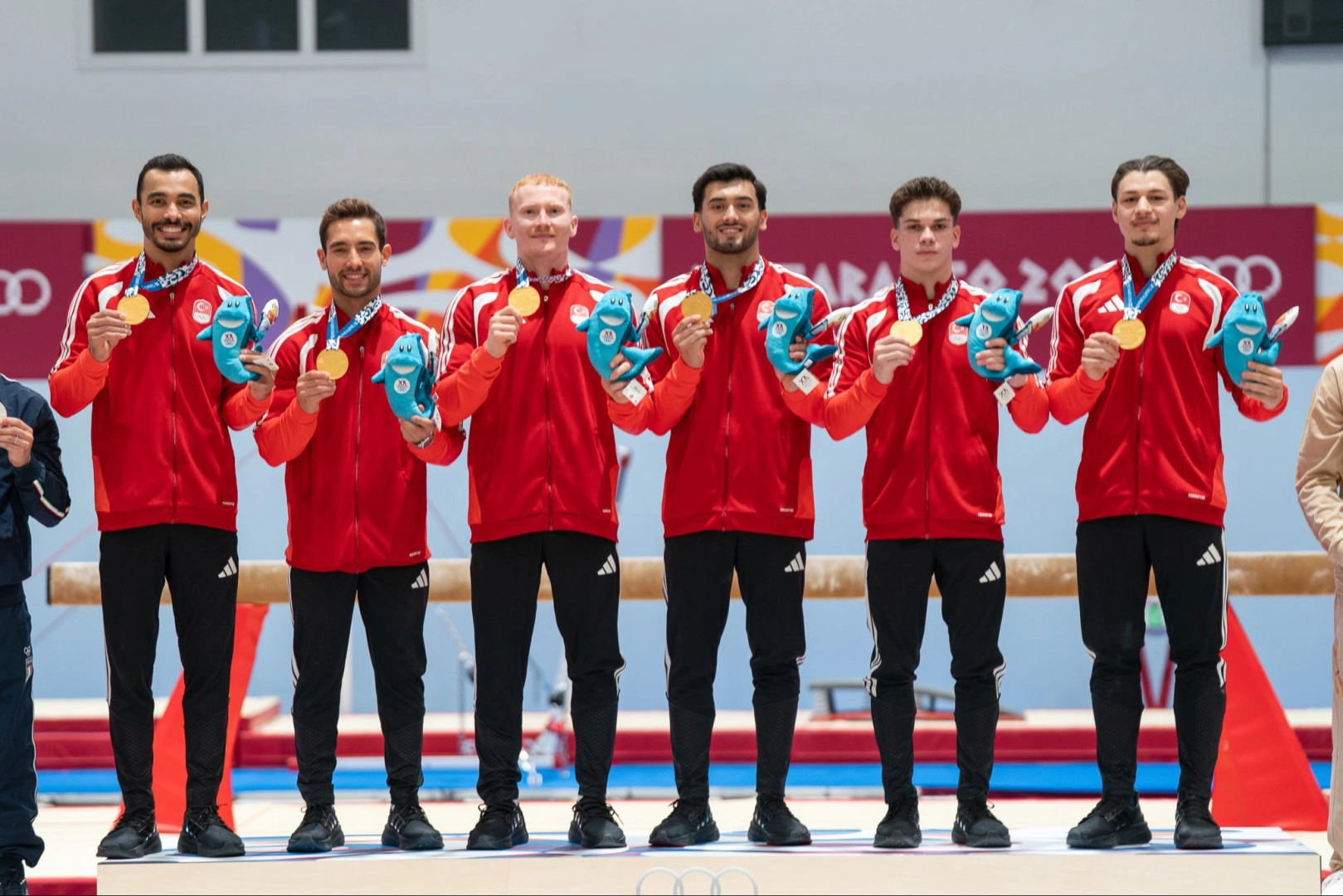 Altın madalyalı sporcudan Başkan Tugay'a ziyaret 