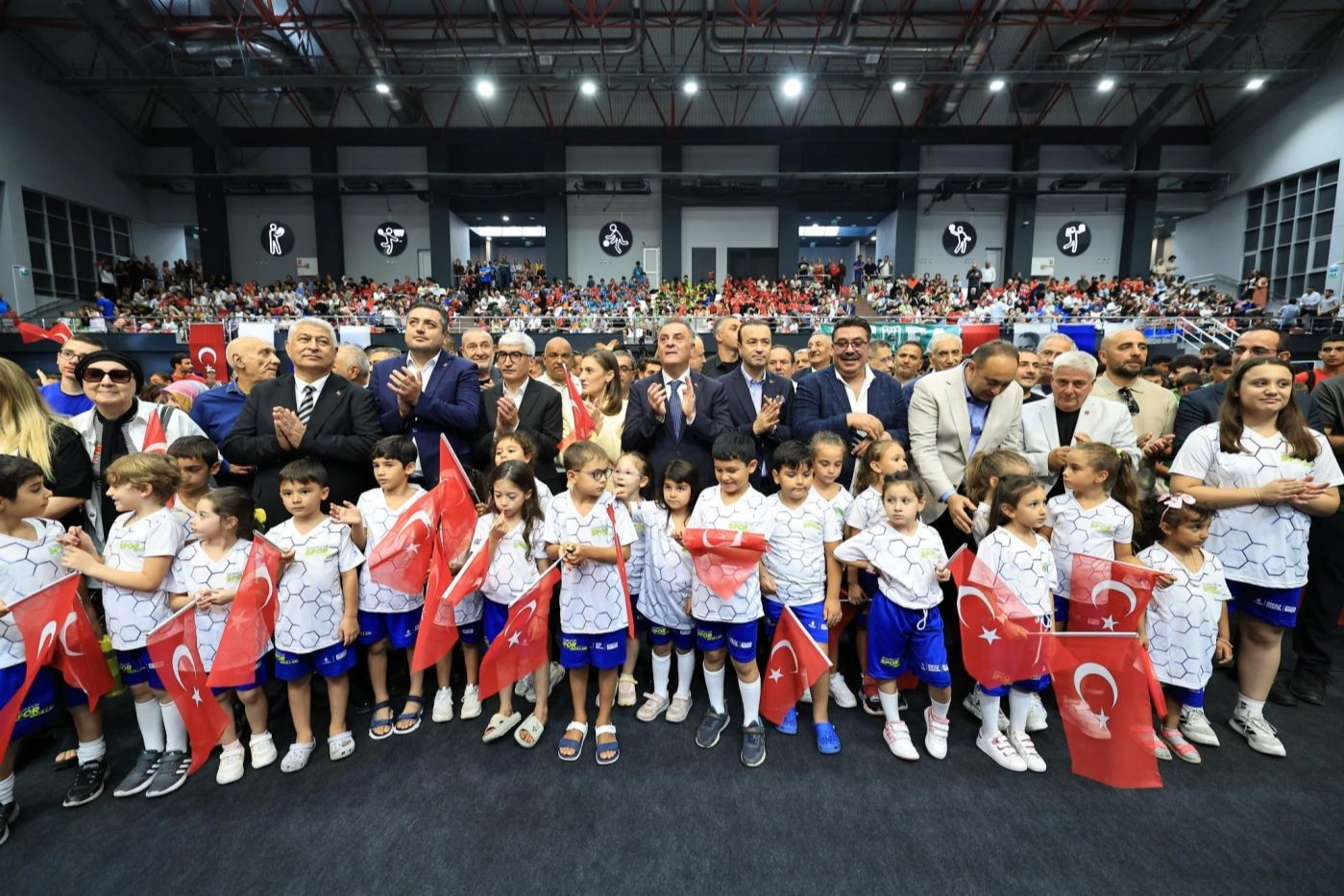 İBB Fatih Spor Kompleksi yeni çehresiyle açıldı 