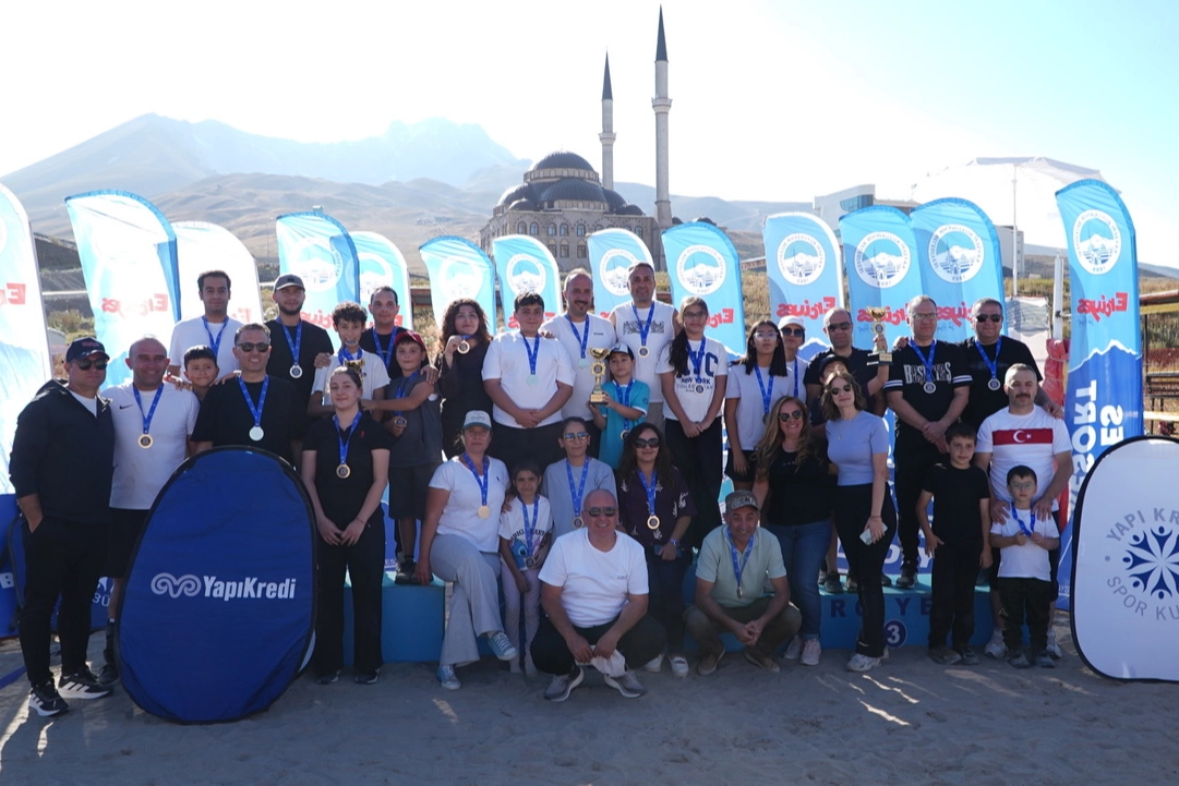Erciyes'te plaj voleybolu turnuvası 