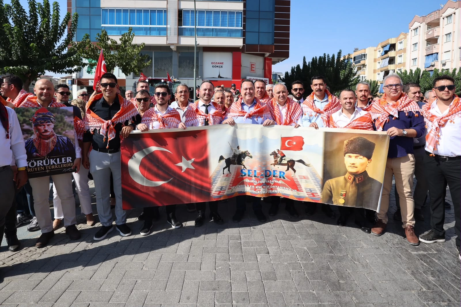Manisa Salihli'de yaşayan Selendililerden keşkek ve ciritli buluşma 