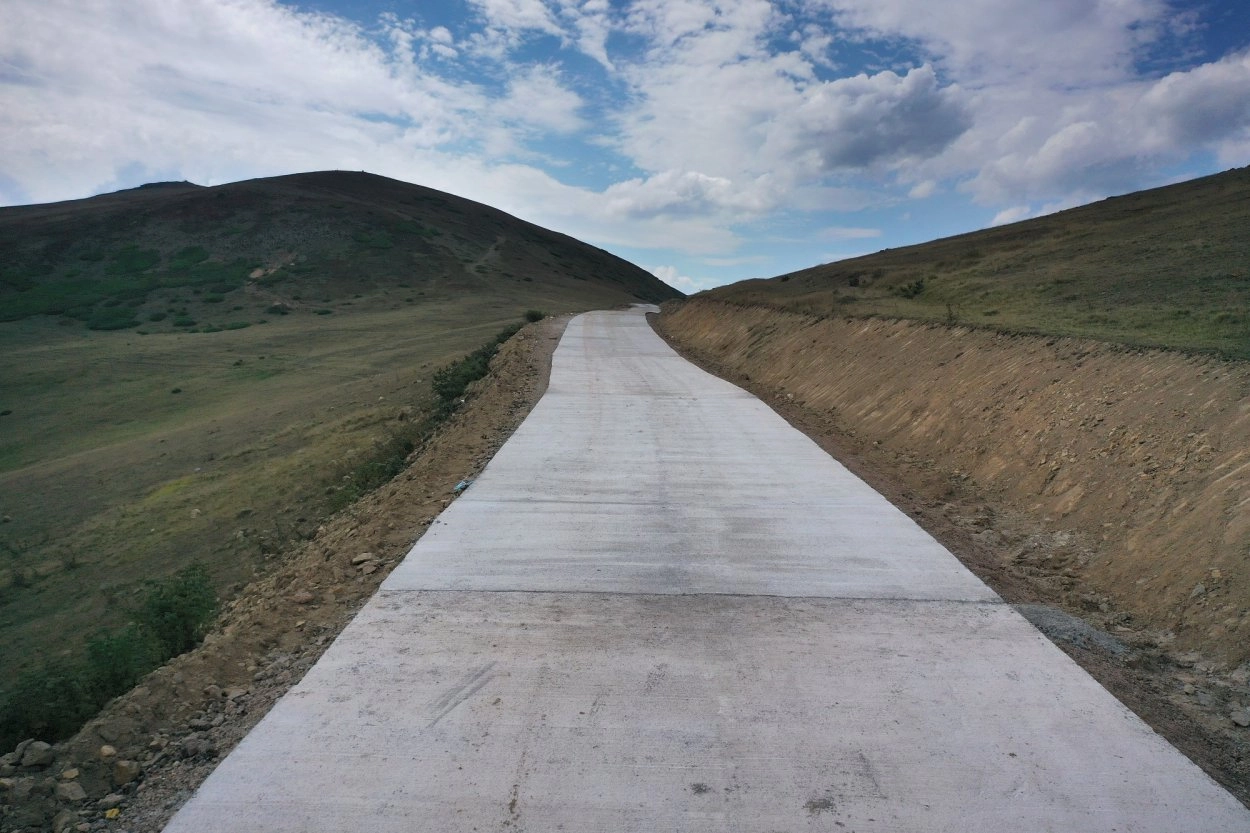 Ordu'da Çambaşı–Mesudiye yolunda beton çalışması 