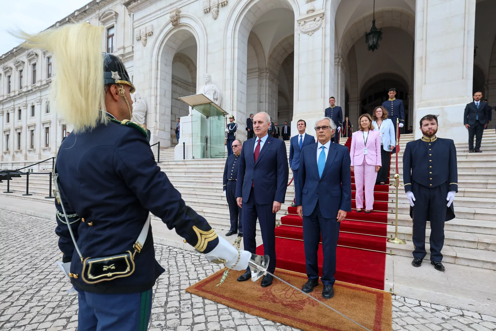 Numan Kurtulmuş Lizbon'da törenle karşılandı 