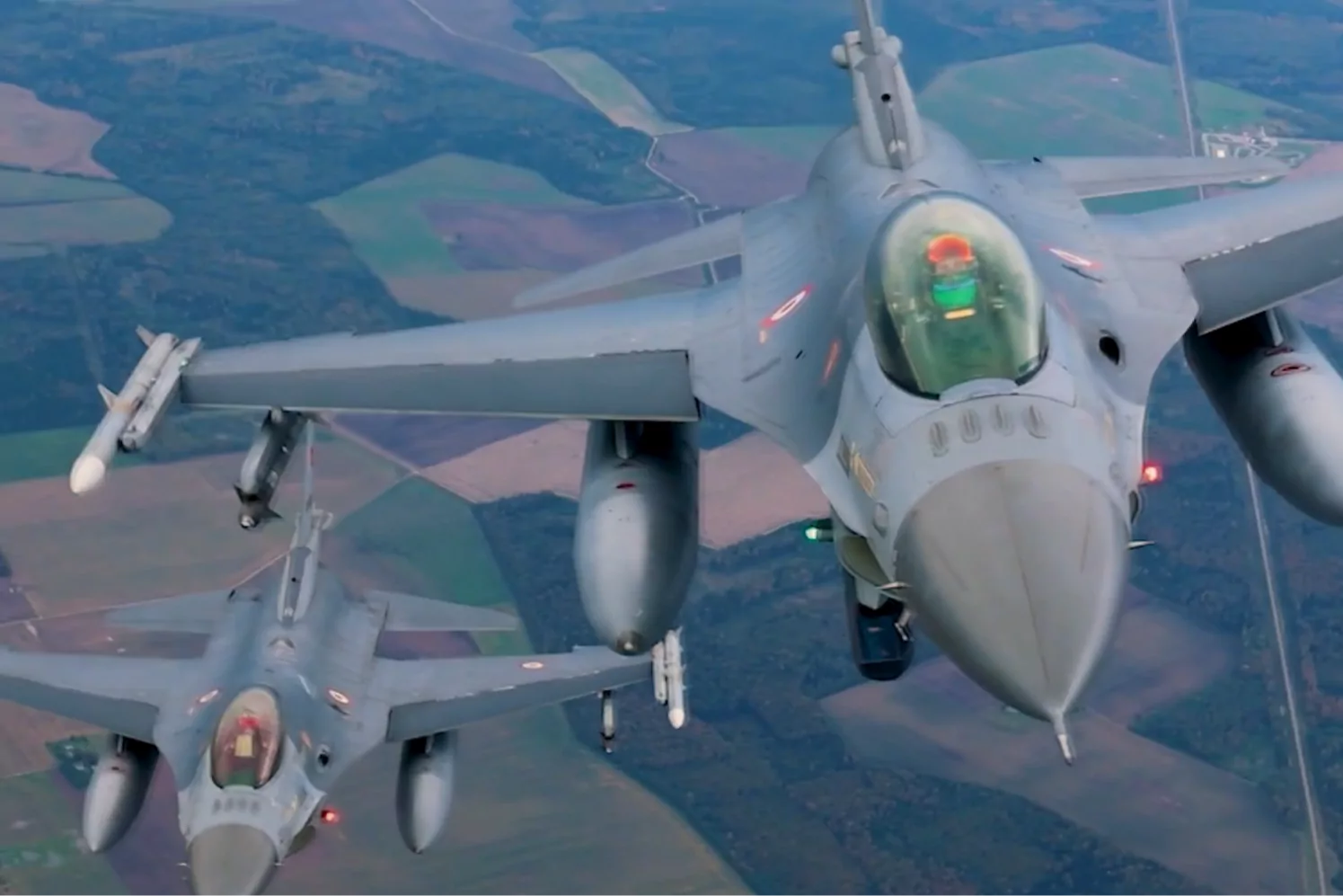 Gökyüzünde güç birliği... Türk F-16’ları Litvanya’da 