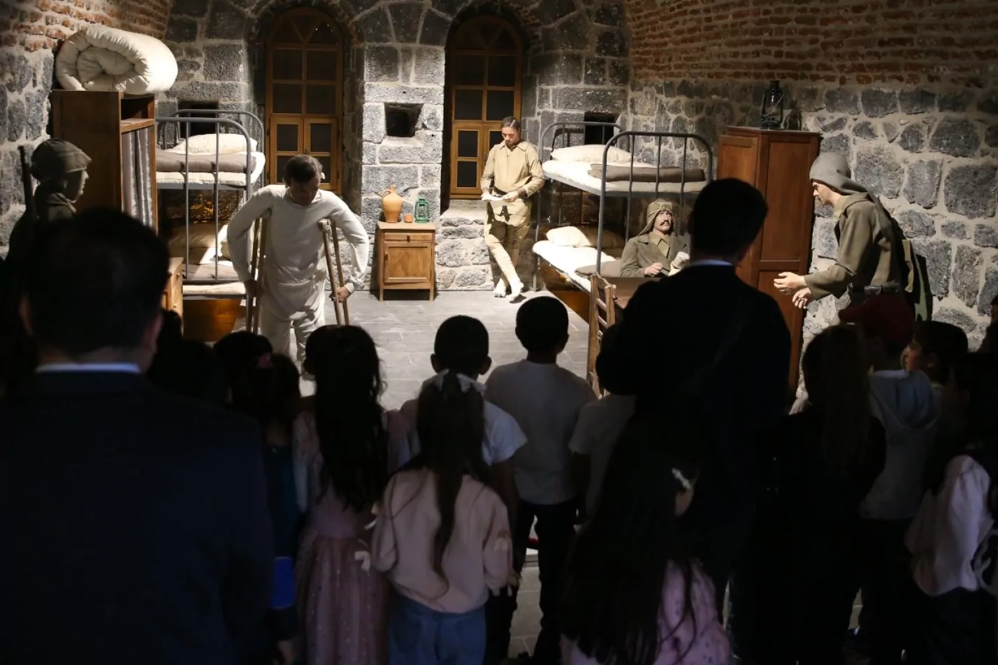 Kars'ta öğrencilerden şehrin tarihine yolculuk 