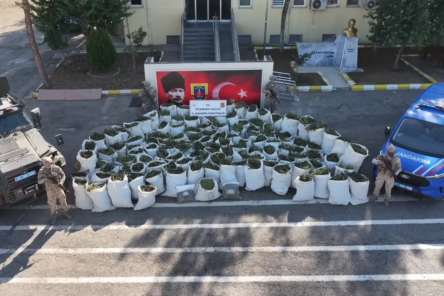 Diyarbakır’da 2 ton 200 kilo esrar ele geçirildi