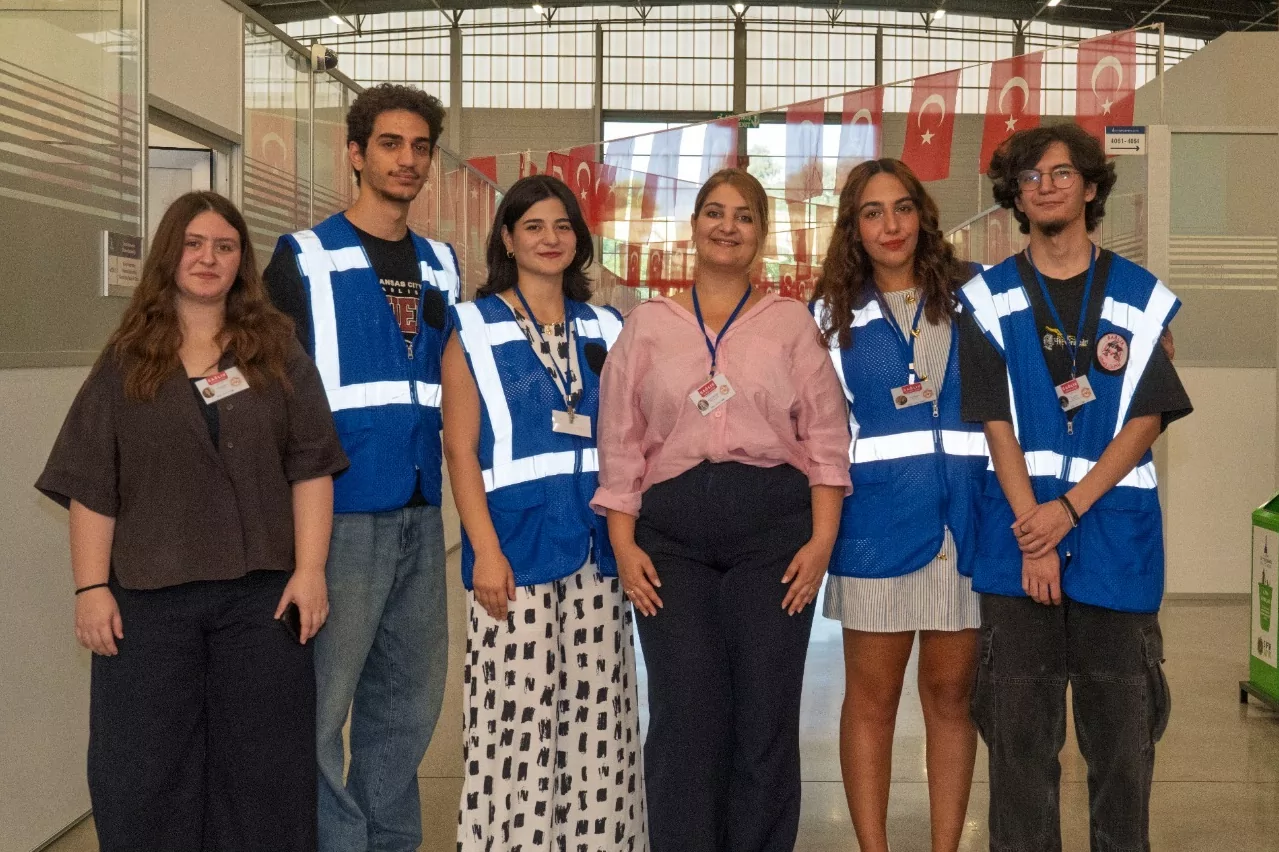 İzmir'de gönüllü sağlık ordusu büyüyor 
