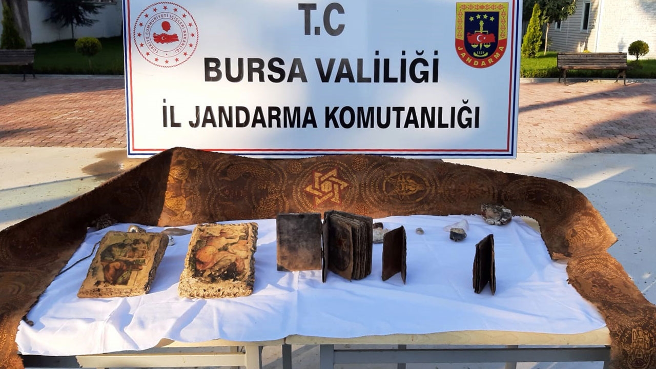 Bursa Mudanya'da 3 milyon lira değeri olan tarihi eser ve objeler ele geçirildi