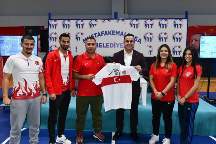  A Milli Hokey Takımı Mustafakemalpaşa'da -