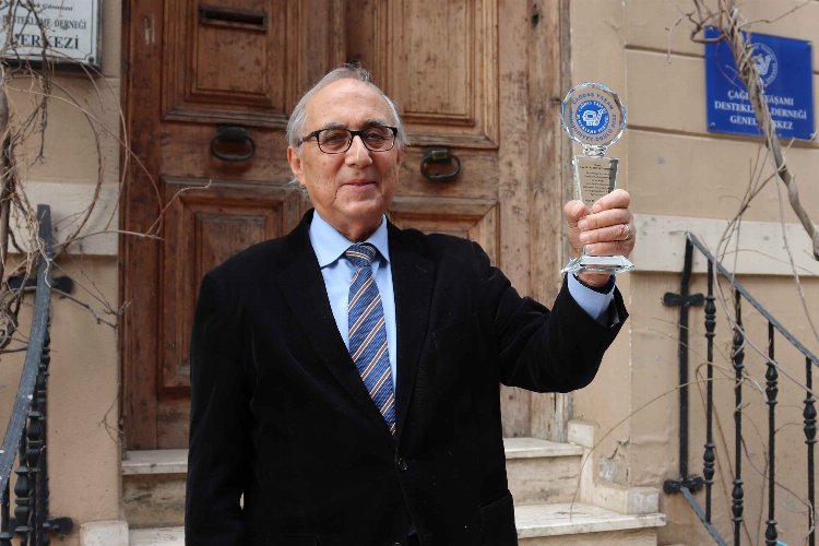 Çağdaş Yaşam'ın 16'ncı ödülü Ataol Behramoğlu'nun -